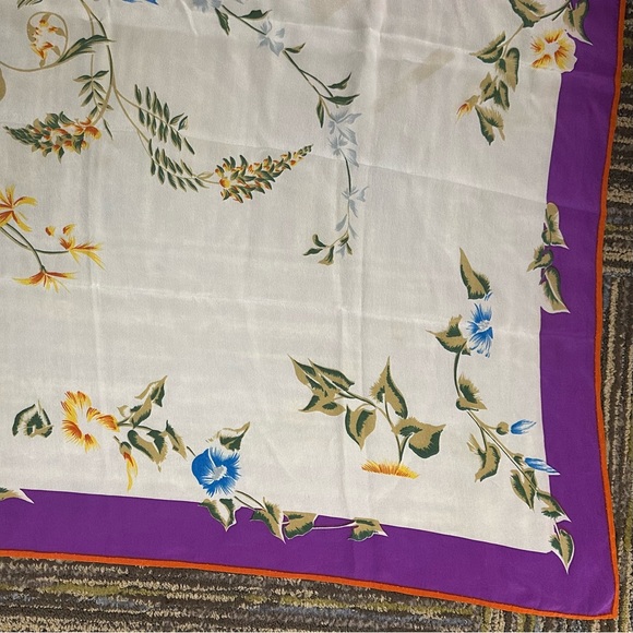 Authentic Gucci Silk Scarf for Neck, your Purse and/or Backpack - Picture 11 of 15